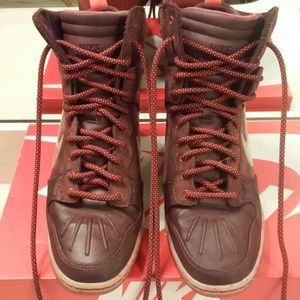 NIKE Dunk Sky Hi Sneakerboot - Burgundy